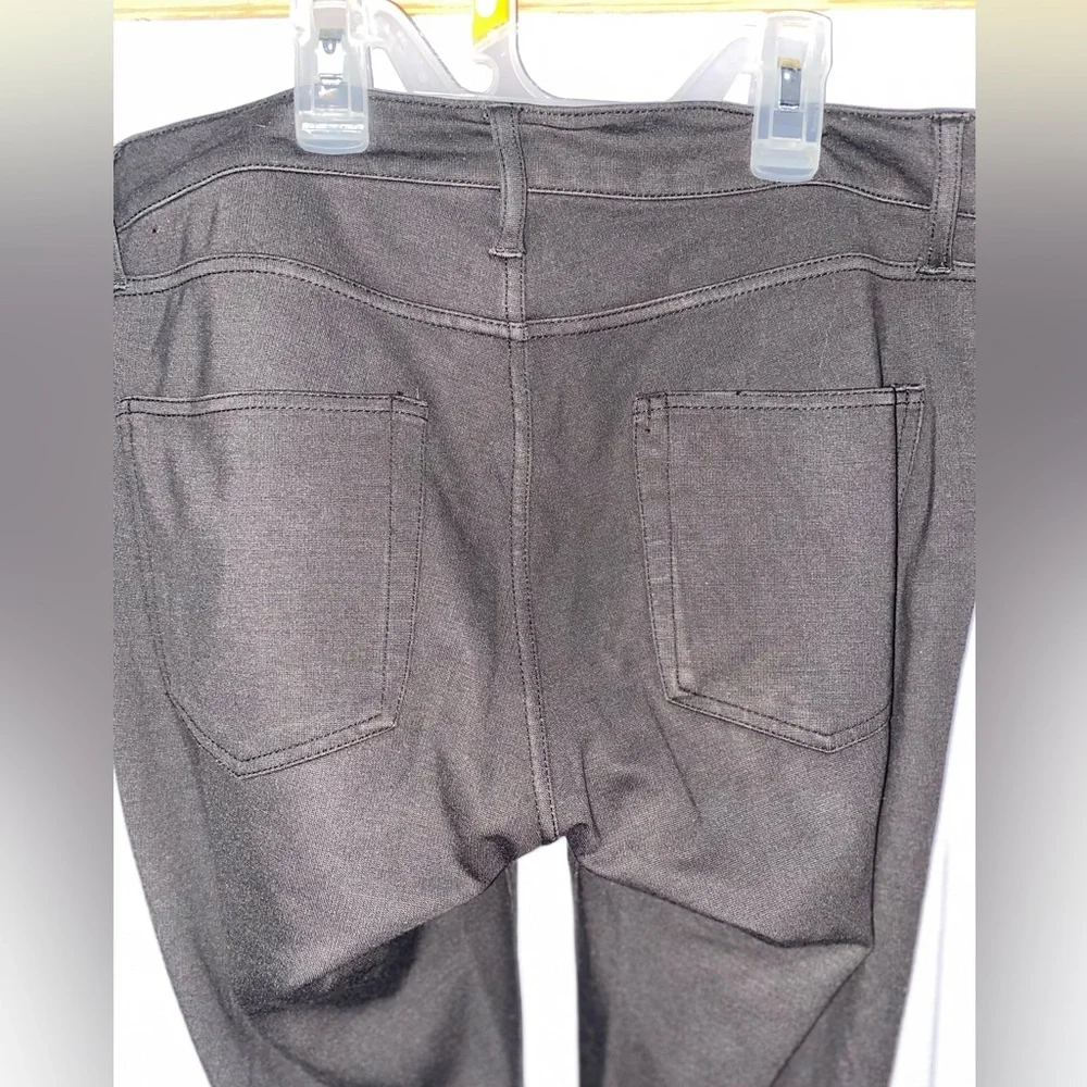 Used - Picture 8 of 8